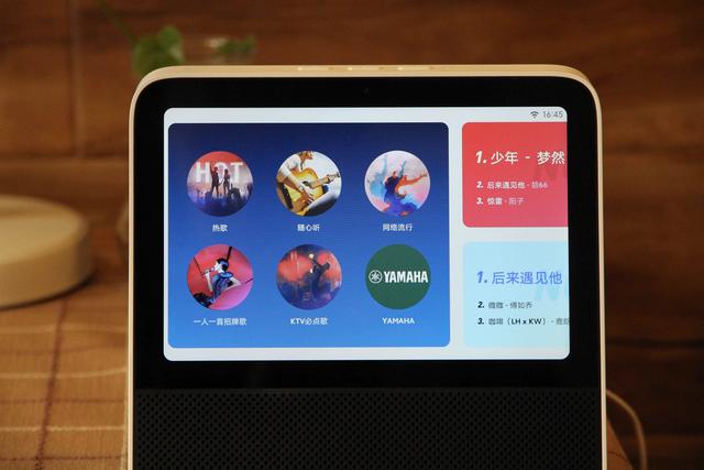 Redmi小爱触屏音箱到底香不香？Redmi搬起石头“打”小米的脚
