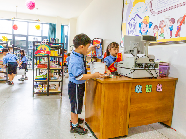 成都中小学幼儿园部分年级今天放假！留了些啥作业？