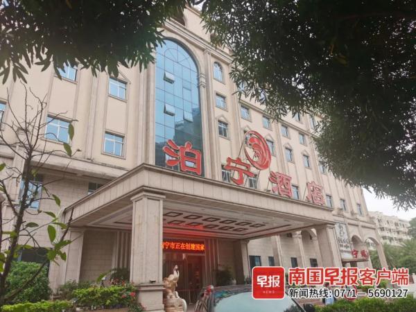 凌晨，4名陌生男子持房卡进入女子房间，涉事酒店回应……