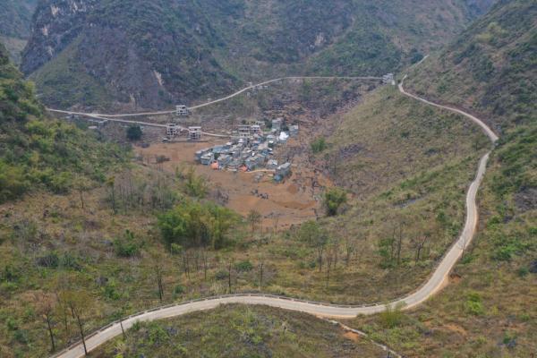 十一年影像见证“悬崖天梯少年”走出大山历程