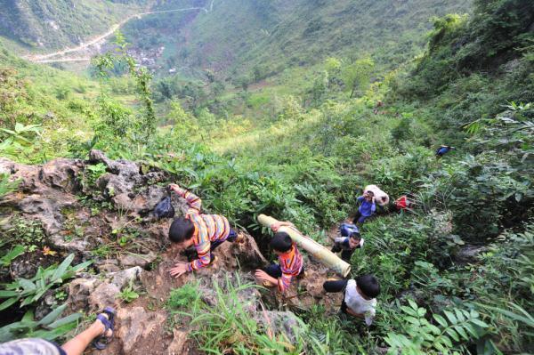 十一年影像见证“悬崖天梯少年”走出大山历程