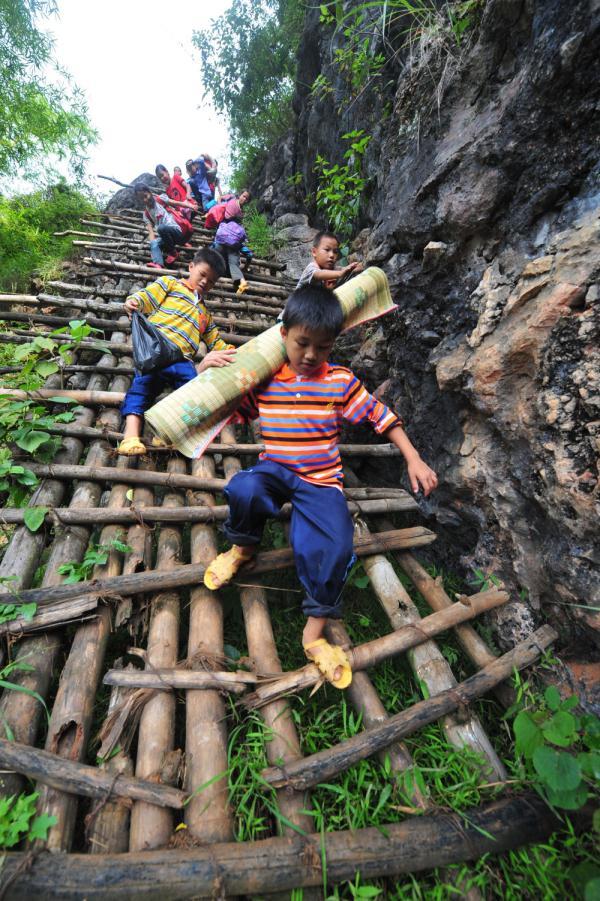 十一年影像见证“悬崖天梯少年”走出大山历程