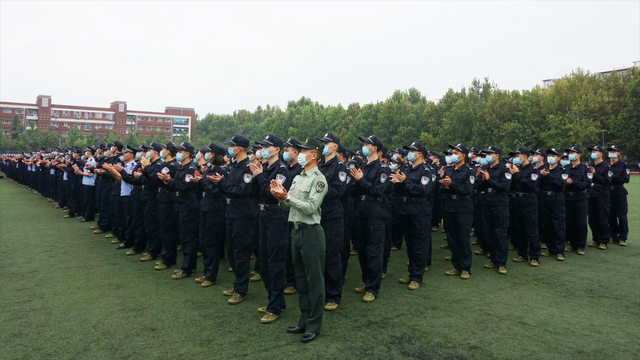 女儿被xx司法警官学院录取了，将来就业怎么样，怎么考公务员？