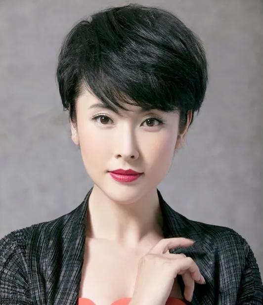 杨明娜：和田亮离婚后，为了儿子对簿公堂，如今在骂声中艰难前行