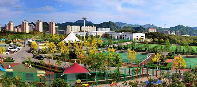 河北承德最强的县，和唐山、秦皇岛接壤，拥有蟠龙湖景区