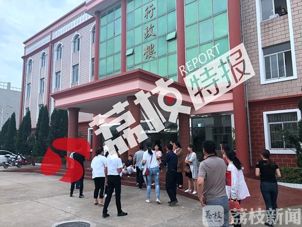 学了三年的“高铁乘务”是个假专业？！校方：不服就别拿毕业证