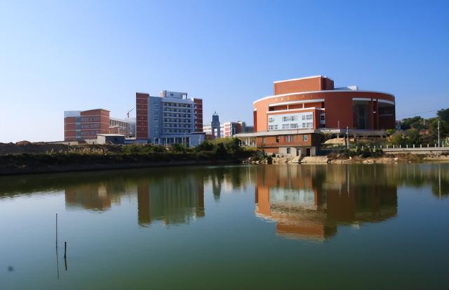 全力以赴，福建一师范院校欲更名“大学”，万事俱备，只欠东风