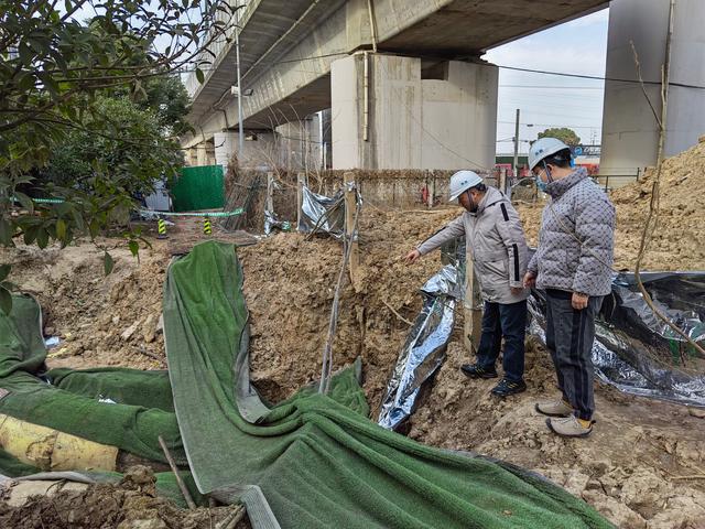 节后首个工作日 青山城管记挂群众供暖事