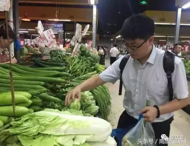 南康有这样一群人：城市越热闹，心里越孤独