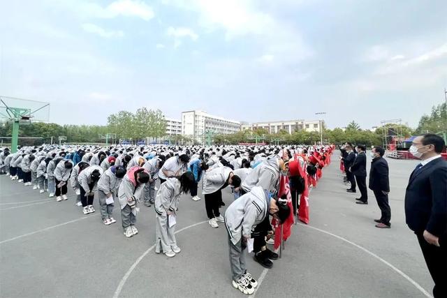 成人礼，十八岁真好！泗阳致远中学点亮火红的青春