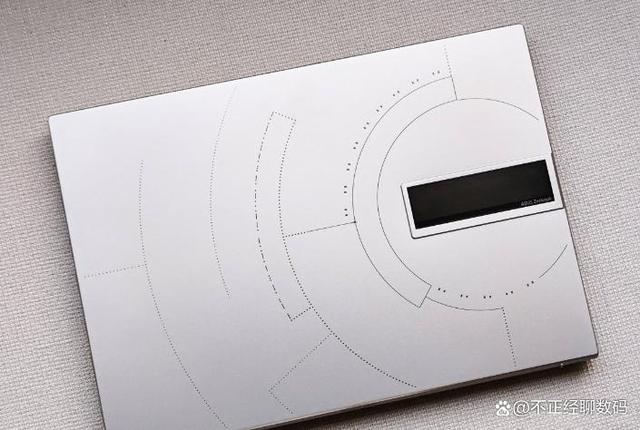 注入了太空元素的笔记本电脑会是什么样子？华硕给你一个满意答案