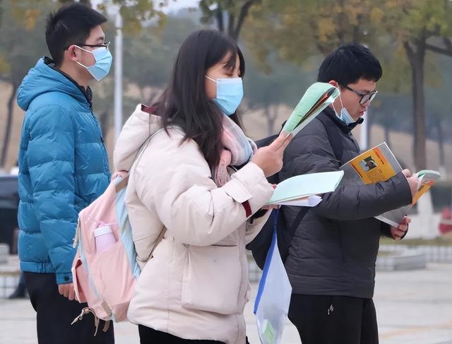 医学考研国家线5年来最低，多个专业下降，医学生还有好消息传来