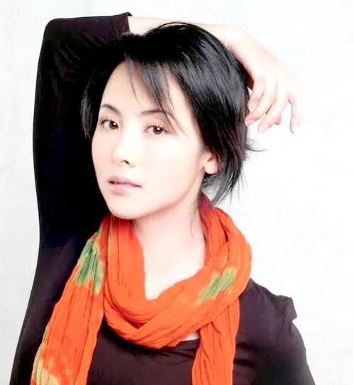 杨明娜：和田亮离婚后，为了儿子对簿公堂，如今在骂声中艰难前行