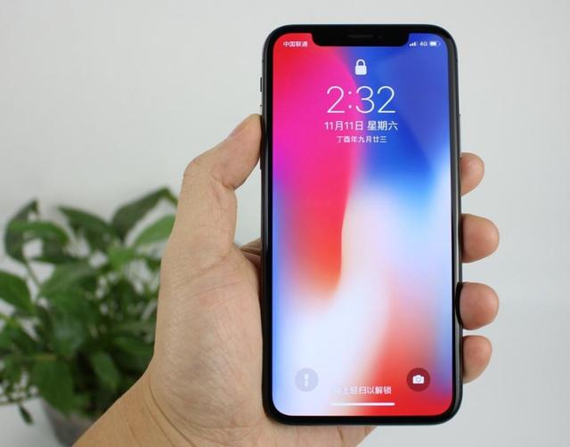 在巴萨踢球真爽！圣诞每人送一台iPhoneX，去年是苹果7+奥迪豪车