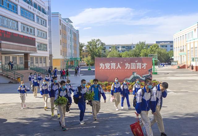 考不上重点高中想学医，一定要来昆医药读医学中专