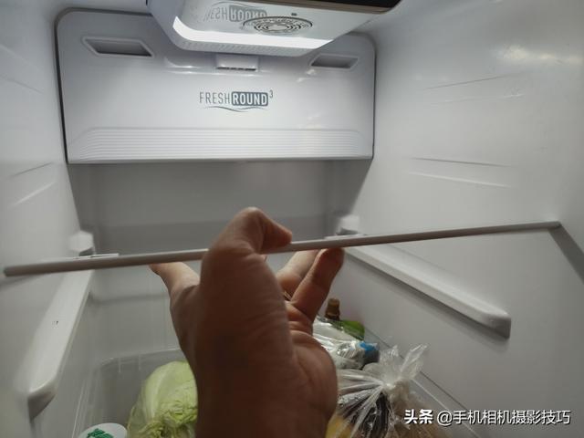 有被骗到吗？你以为我拍这张照片时，真把手机放进了冰箱？