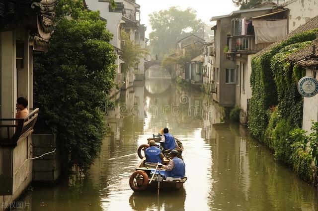 嘉兴跟苏州一样，距离上海很近，为什么经济却不如苏州如此强大？