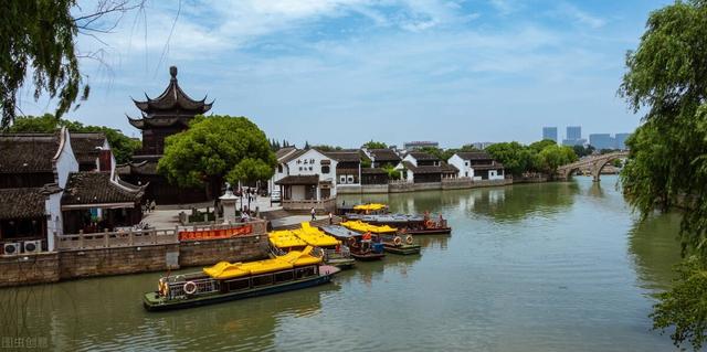 嘉兴跟苏州一样，距离上海很近，为什么经济却不如苏州如此强大？