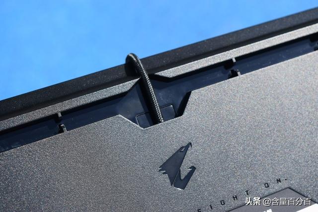 Cherry红轴与灯光同步加持，技嘉AORUS 猎鹰K1机械键盘开箱评测