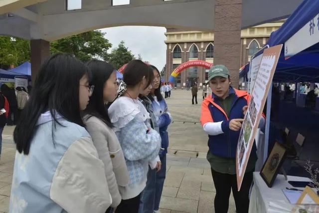 “筑梦南明·成就未来”高校毕业生系列招聘会在贵阳幼儿师范高等专科学校举行