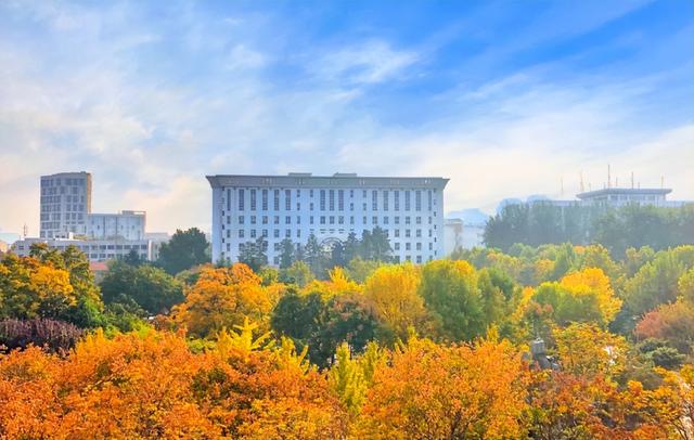 河南大学的前身，如今师范领域的佼佼者。他就是——河南师范大学