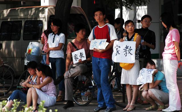 理想与现实的差距有多大，大一新生jz半天被辞退