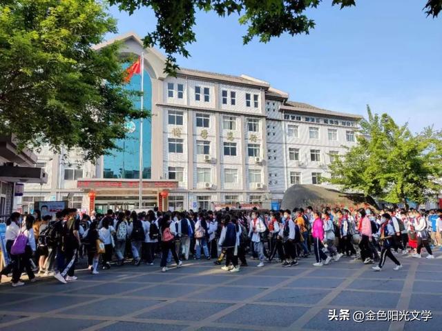 《开学啦》《更上一层楼》《加油》《跟丢了》