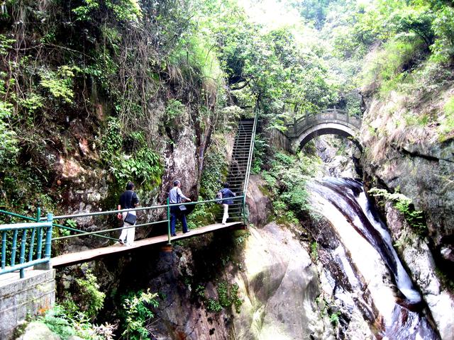 #壮丽祖国山河# 浮游九宫山：绿染金鸡谷，悠游石龙峡