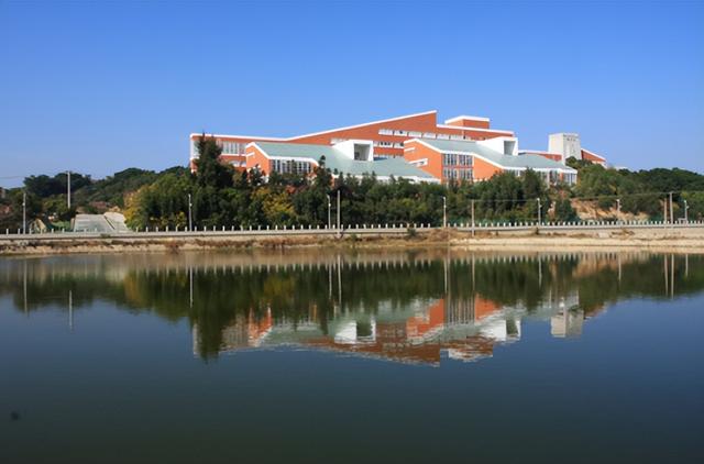 全力以赴，福建一师范院校欲更名“大学”，万事俱备，只欠东风