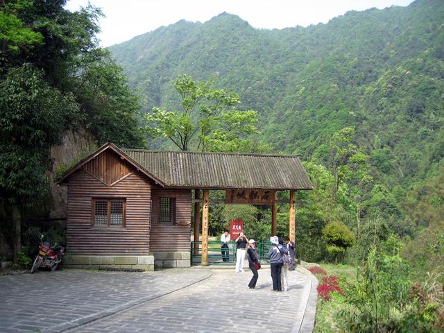 #壮丽祖国山河# 浮游九宫山：绿染金鸡谷，悠游石龙峡