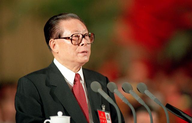 1999年中国大使馆被美军轰炸，**内部讲话：中国人要卧薪尝胆