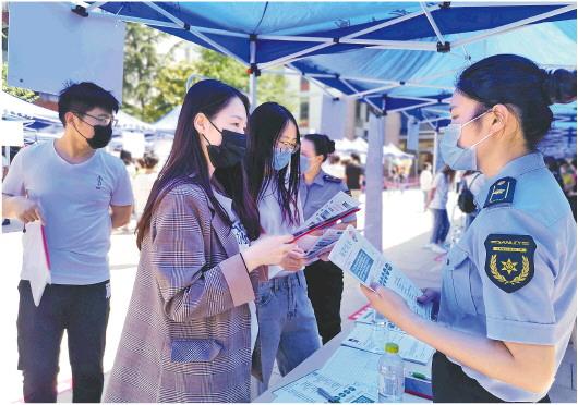 “特殊毕业季”，大学生想去哪儿—基于一场线下招聘会的观察