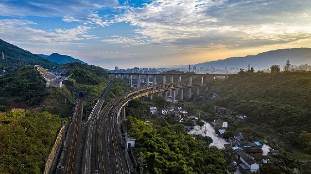 上游?夜雨丨蒋登科：寂寞西山起虹霓