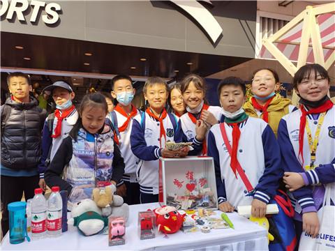 半岛首场公益集市筹集的足球已送至陇南 当地孩子发来感谢视频