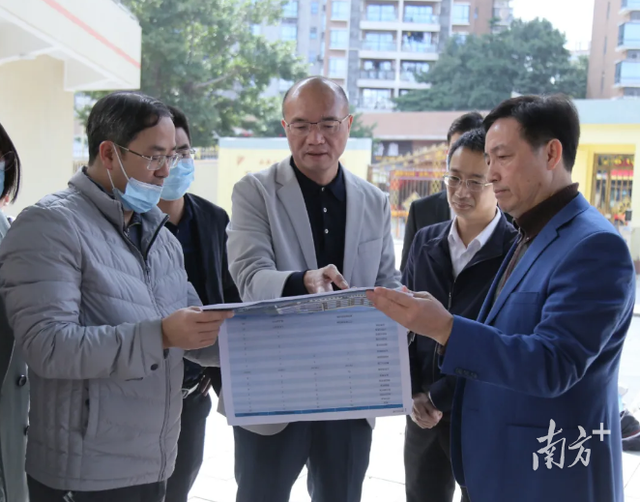 麻涌镇主要领导率队调研莞初古梅一中改扩建工程