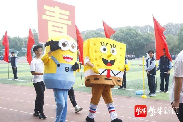 无人机表演“空降”田径场！南京市雨花台中学校园运动会亮点纷呈