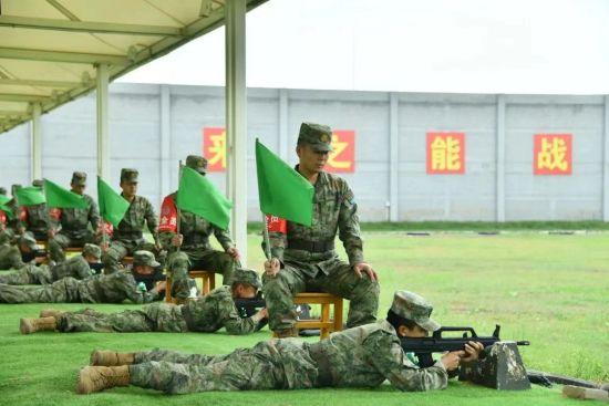 越高墙跨壕沟钻低网 空军工程大学举行应急处突大比武