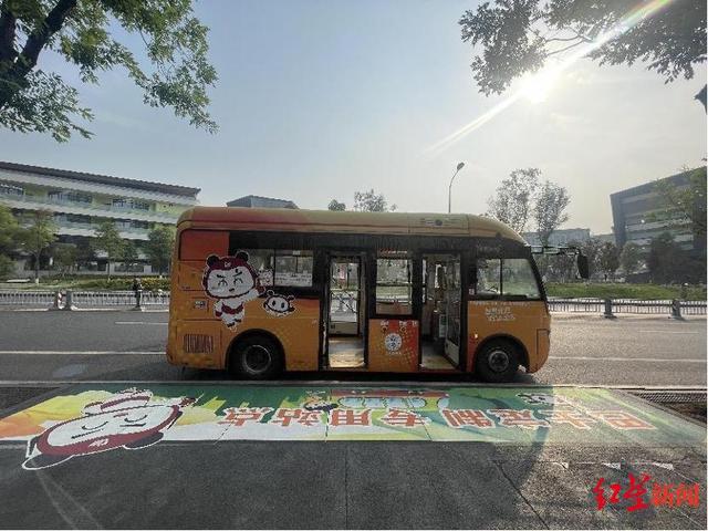 送孩子上学堵车怎么办？成都开行升级版定制通学专线