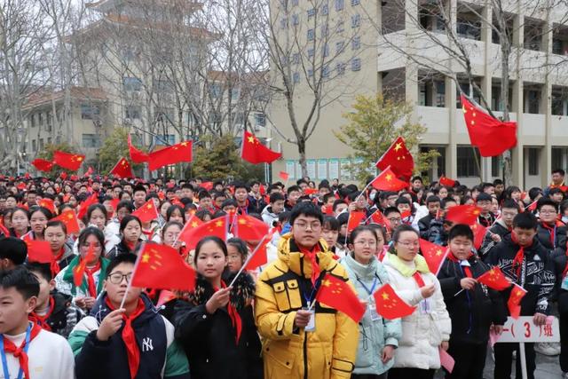 盐城中学隆重举行2023年春学期开学典礼暨第一次升旗仪式