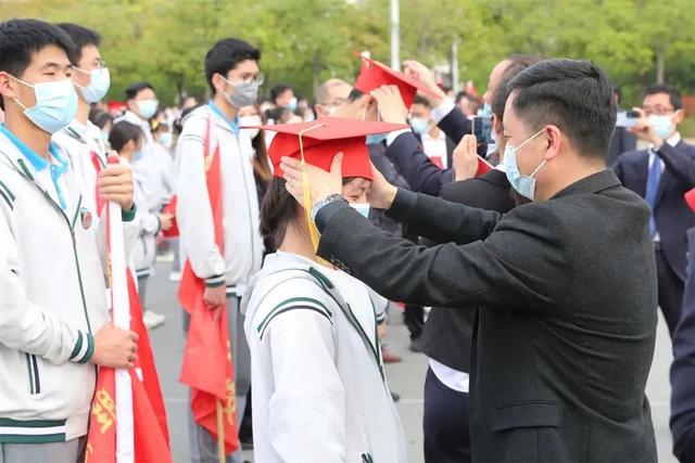 成人礼，十八岁真好！泗阳致远中学点亮火红的青春