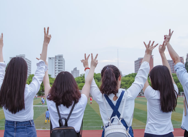 四川传媒学院被曝丑闻，情侣在教室内开车不关灯，4分5秒正片流出