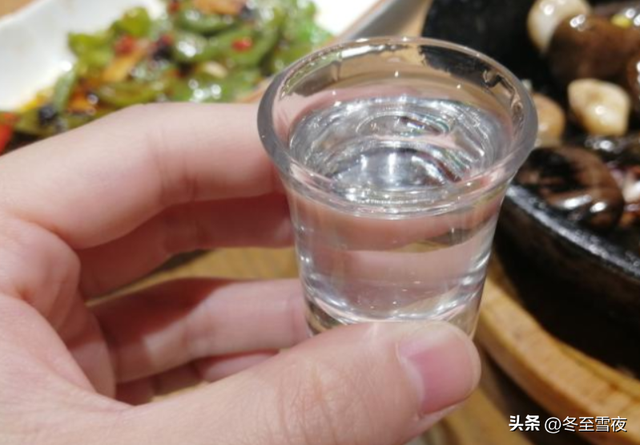 江苏大爷喝酒40年，一直对4款“平价酒”情有独钟，有啥特别之处