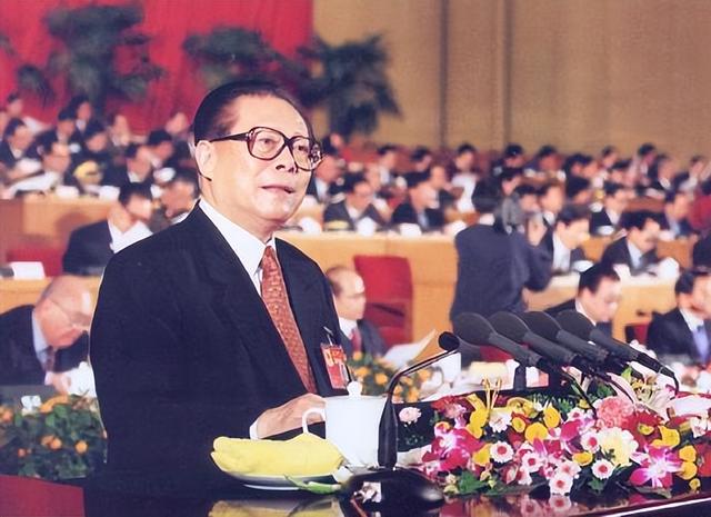 1999年中国大使馆被美军轰炸，**内部讲话：中国人要卧薪尝胆