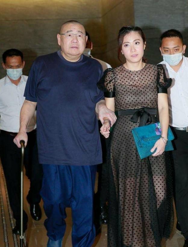 刘銮雄：将李嘉欣 蔡少芬 关之琳众多女星玩弄于股掌之间的男人