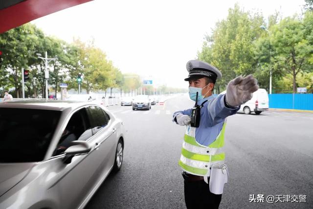 国庆节假期首日 全市交警查违法除隐患护安全保障道路交通平稳有序