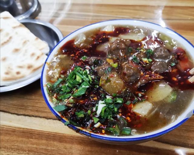 来西安别再说**街没有美食！去对这些地方才能吃到地道西安美食