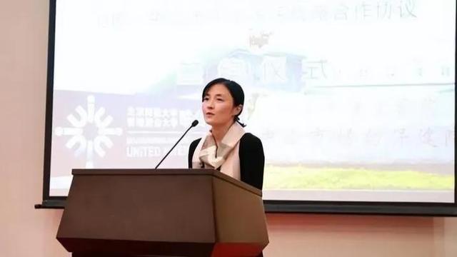 美女贪官公文包里常备安全套，与多名男子有染，私生活荒唐混乱。