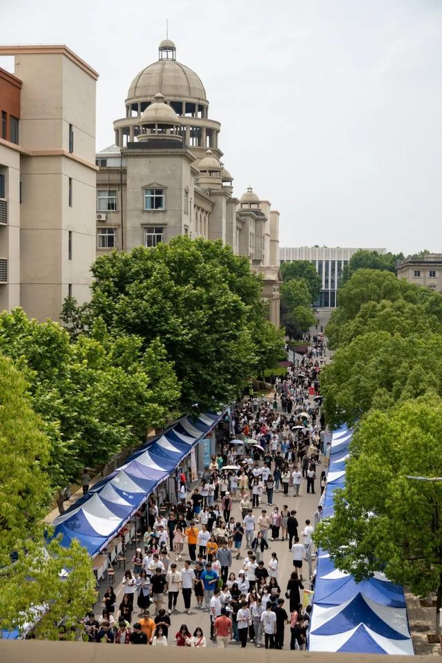 武汉商贸职业学院举行2023年春季大学生实习暨就业双选会